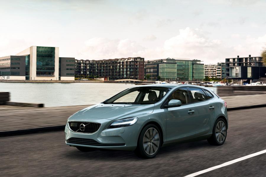  Volvo V40 T4 Momentum 2016 года  (WW) (фото 9 из 18)